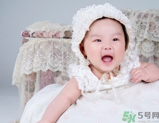 寶寶睡覺翻來覆去是怎么回事？寶寶睡覺喜歡亂動怎么辦？