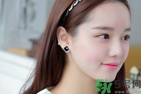 打耳洞的注意事項(xiàng)有哪些？女生打耳洞前需要注意什么？