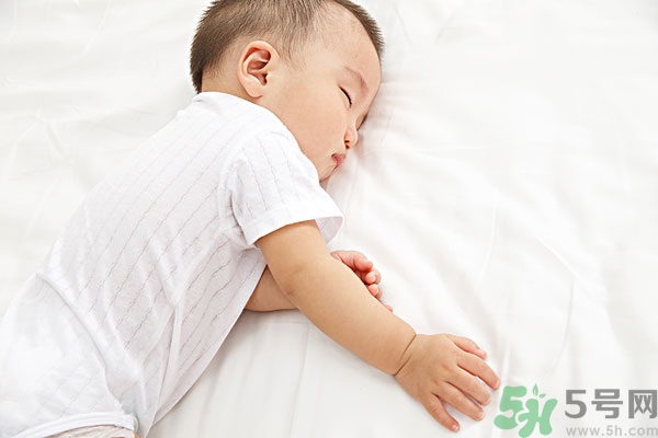 寶寶睡覺(jué)張著嘴是怎么回事？寶寶睡覺(jué)為什么張著嘴？