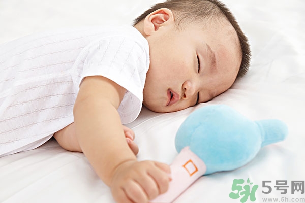 寶寶睡覺(jué)張著嘴是怎么回事？寶寶睡覺(jué)為什么張著嘴？
