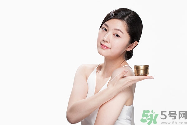 保濕霜什么時(shí)候用？保濕霜怎么用？