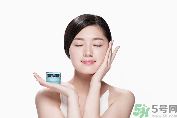 保濕霜什么時(shí)候用？保濕霜怎么用？