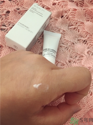 阿瑪尼黑鑰匙至臻奐顏精華乳怎么樣？阿瑪尼黑鑰匙精華乳好用嗎？