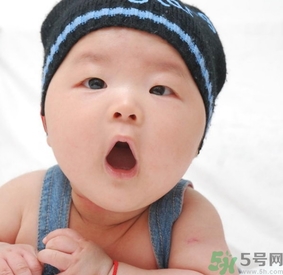 寶寶多大穿鞋子比較好？寶寶多大可以穿鞋？