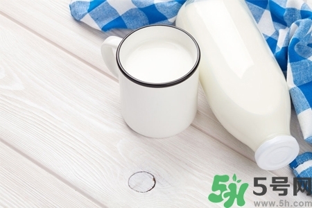 核桃奶和純牛奶哪個(gè)營(yíng)養(yǎng)價(jià)值比較高？核桃奶和純牛奶的區(qū)別