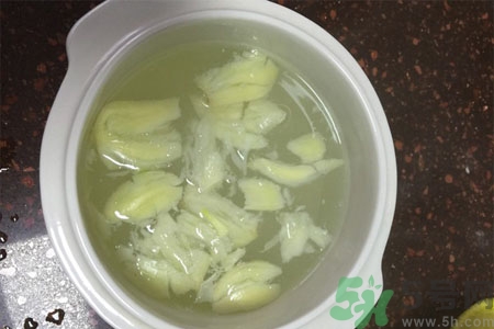 寶寶咳嗽喝大蒜水有用嗎？小孩咳嗽能喝大蒜水嗎？