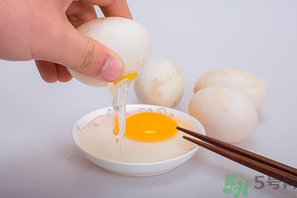 雞蛋和鴨蛋可以一起吃嗎？雞蛋和鴨蛋可以一起炒嗎？