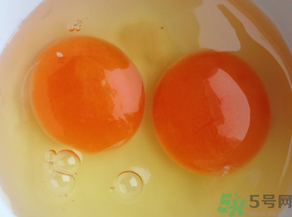 雞蛋黃發(fā)紅是怎么回事？雞蛋黃發(fā)紅可以吃嗎？