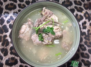 煮排骨用涼水還是熱水？燉排骨用熱水好還是涼水好？