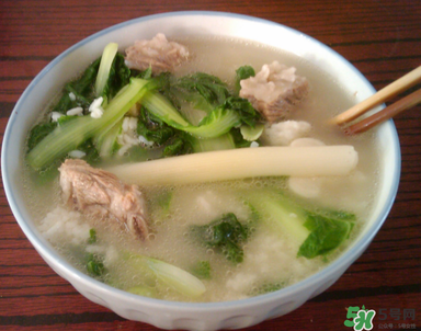 燉排骨什么時候放鹽最好？燉排骨放什么調(diào)料？