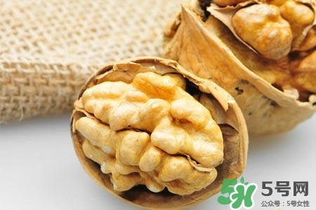 吃核桃可以長(zhǎng)頭發(fā)嗎？吃核桃對(duì)長(zhǎng)頭發(fā)有用嗎？