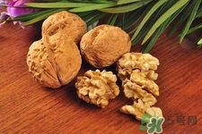 吃核桃可以喝茶嗎？吃核桃喝茶會(huì)中毒嗎？