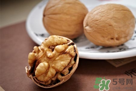 晚上吃核桃會(huì)胖嗎？核桃吃多了會(huì)變胖嗎？
