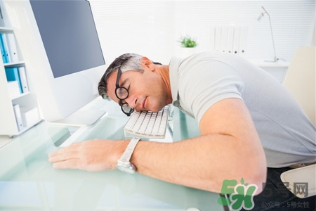 每天睡8小時(shí)早死靠譜嗎？睡眠時(shí)間超8小時(shí)易死亡