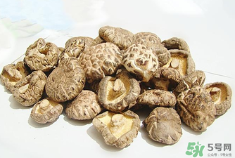 干香菇發(fā)霉了還能吃嗎？干香菇發(fā)霉怎么處理？