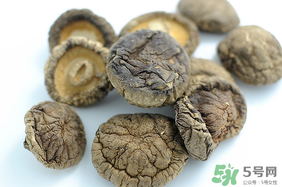 干香菇和鮮香菇的區(qū)別？干香菇和鮮香菇哪個好？