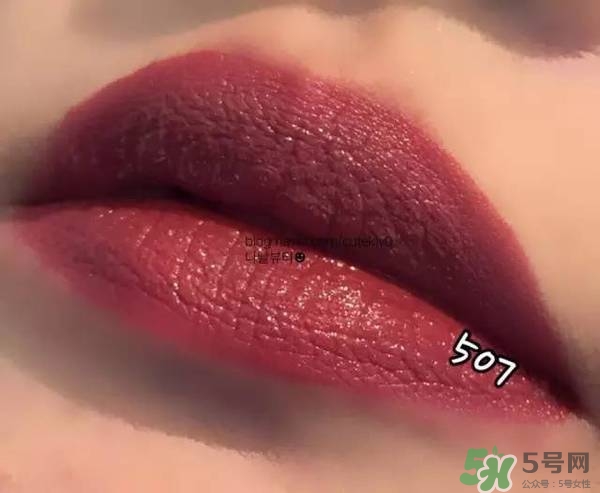 阿瑪尼小胖丁唇釉哪個(gè)色最火？阿瑪尼小胖丁唇釉保留了紅管的哪個(gè)色？