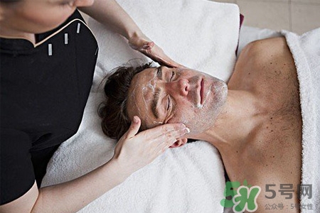 男人臉上酒刺怎么去掉？臉上長酒刺是怎么回事？