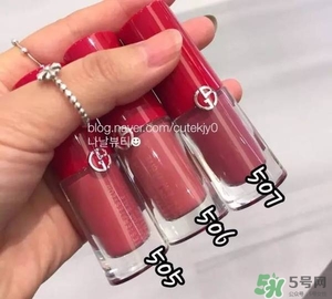 阿瑪尼小胖丁唇釉哪個(gè)色最火？阿瑪尼小胖丁唇釉保留了紅管的哪個(gè)色？