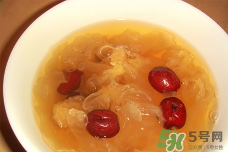 銀耳紅棗湯能隔夜吃嗎？銀耳紅棗湯一天中什么時候喝最好？