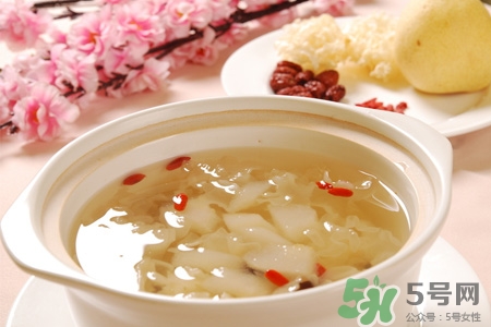 銀耳紅棗湯能隔夜吃嗎？銀耳紅棗湯一天中什么時候喝最好？
