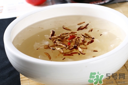 銀耳紅棗湯能隔夜吃嗎？銀耳紅棗湯一天中什么時候喝最好？