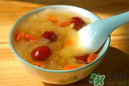 銀耳紅棗湯怎么做最正宗好吃？銀耳紅棗湯怎么做補血養(yǎng)顏？