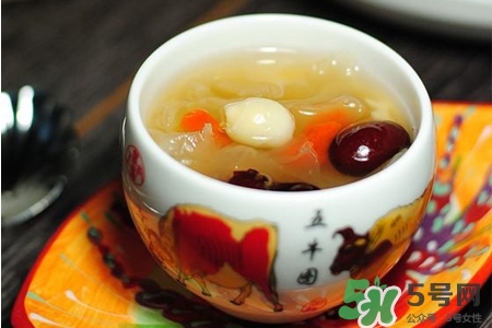 早上空腹喝銀耳紅棗湯好嗎？早上喝銀耳紅棗湯有什么好處？