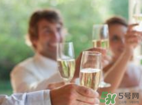 帶牙套能喝酒嗎？帶牙套可不可以喝酒？