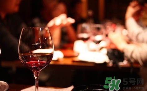 帶牙套能喝酒嗎？帶牙套可不可以喝酒？