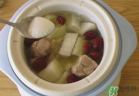雞肉可以和白蘿卜一起燉湯嗎？雞肉和白蘿卜能一起吃嗎？
