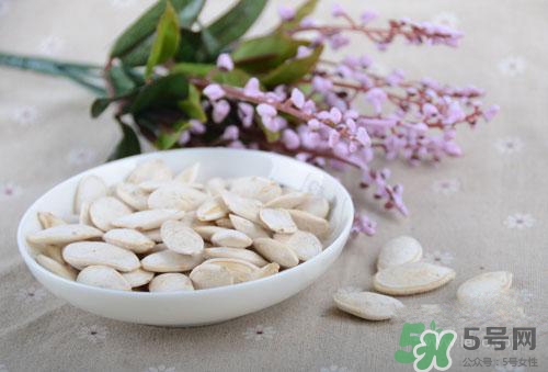 南瓜子和葵花籽哪個好？南瓜子和葵花籽區(qū)別？