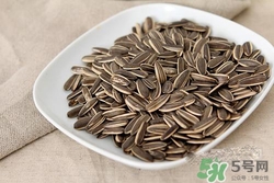 南瓜子和葵花籽哪個好？南瓜子和葵花籽區(qū)別？