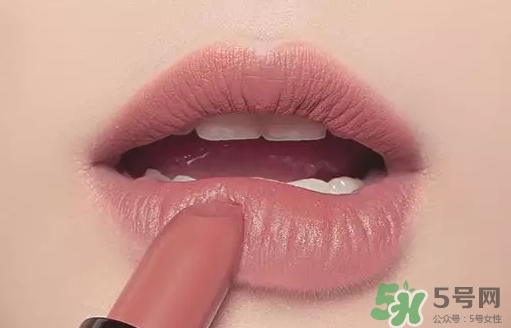 吃土色口紅適合什么膚色？吃土色口紅妝容