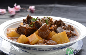煮牛肉什么時(shí)候放鹽？燉牛肉什么時(shí)候放鹽好？