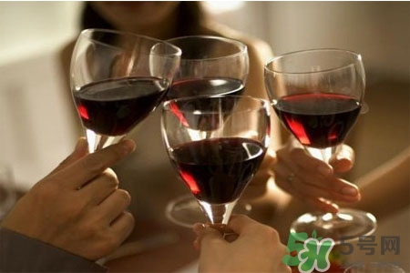 喝白酒后怎么解酒？喝白酒后吃什么解酒最有效？