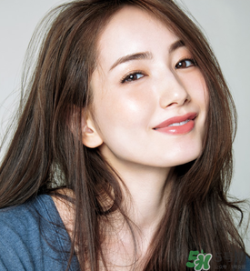 磚紅色口紅配什么妝容？磚紅色口紅適合什么妝？