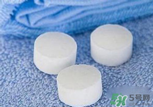 樟腦丸對(duì)跳蚤有用嗎？樟腦丸可以除跳蚤嗎？