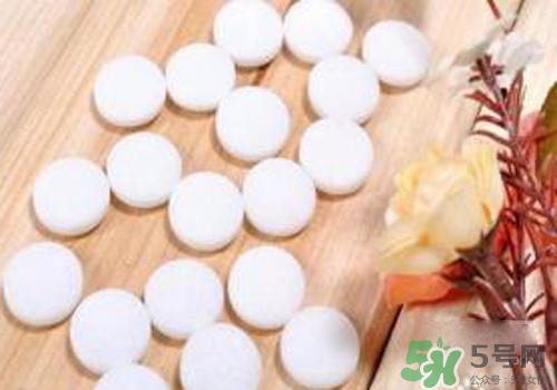 樟腦丸對(duì)跳蚤有用嗎？樟腦丸可以除跳蚤嗎？