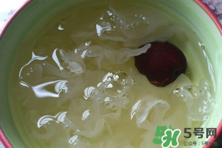 銀耳湯能天天喝嗎？銀耳湯一天中什么時(shí)候喝最好？