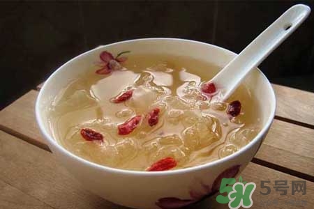 ?銀耳湯經(jīng)常喝有什么好處？經(jīng)常喝銀耳湯有副作用嗎？