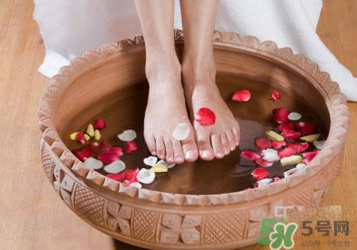 熱水泡腳可以補血嗎？熱水怎么泡腳可以補血？