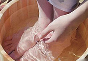 熱水泡腳可以補血嗎？熱水怎么泡腳可以補血？