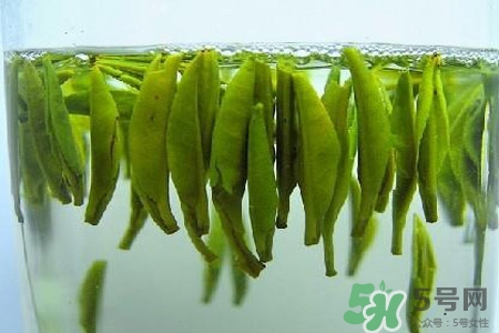 冬天可以喝綠茶嗎？冬天喝綠茶好還是紅茶好？