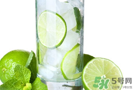 檸檬水可以用熱水泡嗎？檸檬水用涼水泡還是熱水泡？