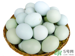 綠皮雞蛋是什么雞下的?綠皮雞蛋的營(yíng)養(yǎng)價(jià)值