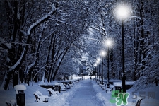 下雪穿什么鞋防滑效果最好？下雪天穿什么鞋子最防滑？