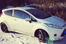 冬天早上車玻璃上的冰霜怎么弄？冬天早上車玻璃上的霧怎么弄？