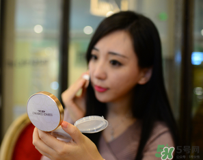 愛敬和luna哪個(gè)好？age20s和luna的區(qū)別
