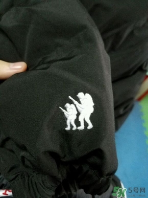 aape羽絨服真假怎么辨別?aape羽絨服真假對(duì)比圖